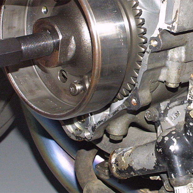 [180-BS2421] MAGNETO FLYWHEEL PULLER M18 x P1.5