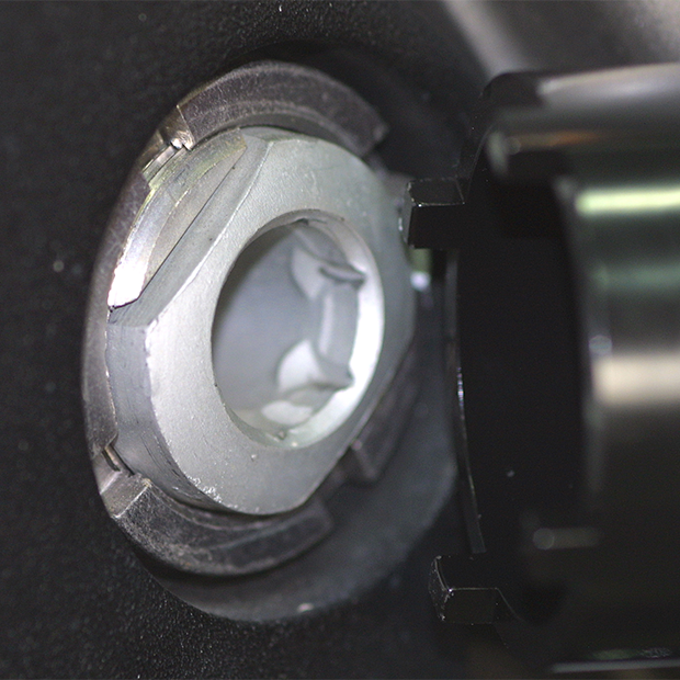 COUNTER BALANCER & CLUTCH HUB SOCKET