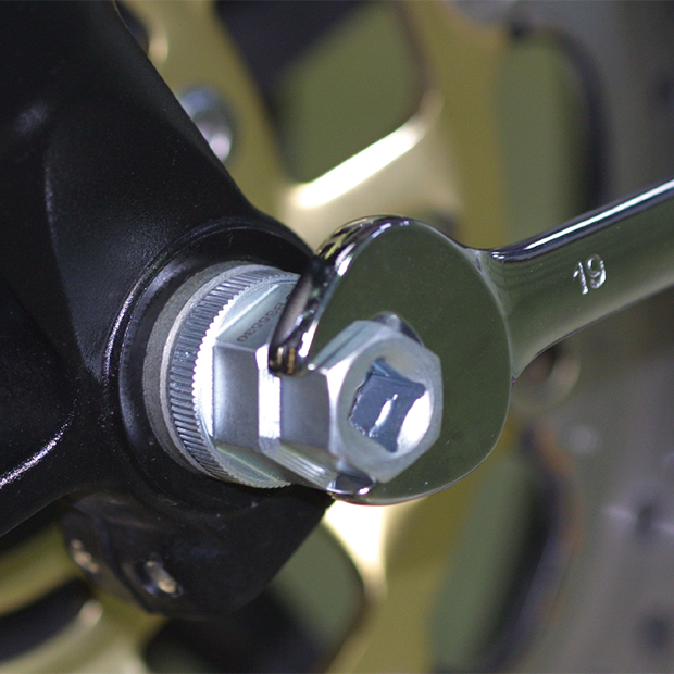 FRONT WHEEL SPINDLE REMOVAL TOOL