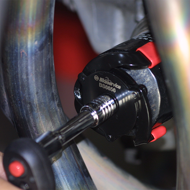 UNIVERSAL 3 LEG OIL FILTER WRENCH