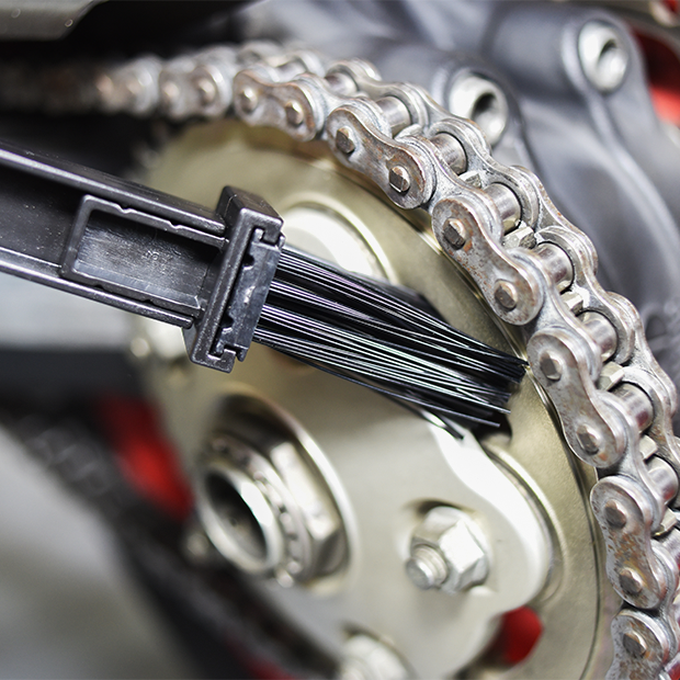 CHAIN CLEANING BRUSH
